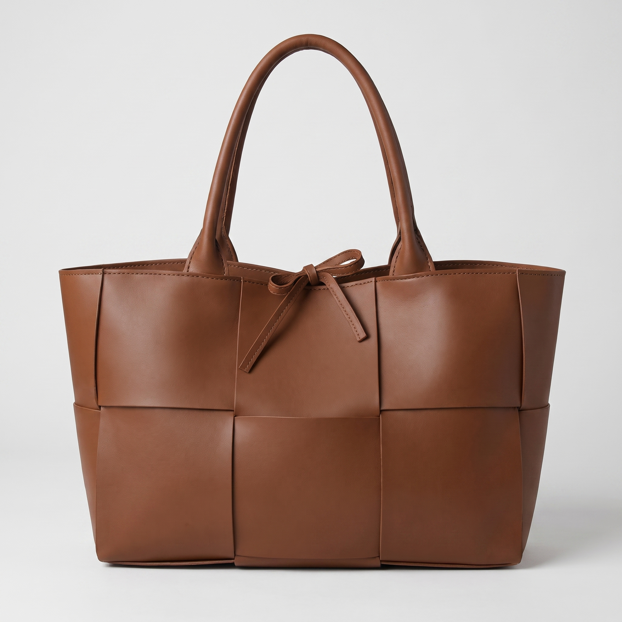SOPHISTICATED LEATHER TOTE